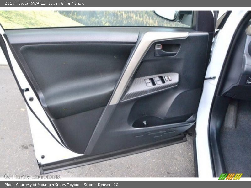Super White / Black 2015 Toyota RAV4 LE