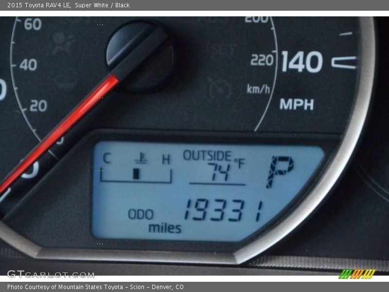 Super White / Black 2015 Toyota RAV4 LE