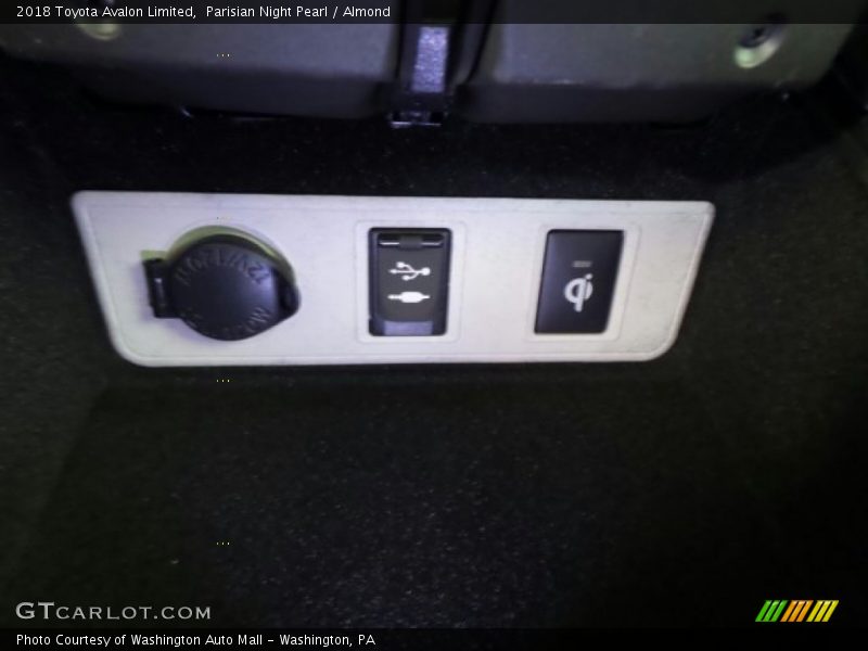 Parisian Night Pearl / Almond 2018 Toyota Avalon Limited