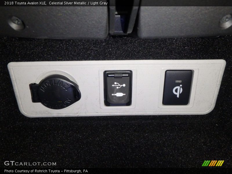 Celestial Silver Metallic / Light Gray 2018 Toyota Avalon XLE