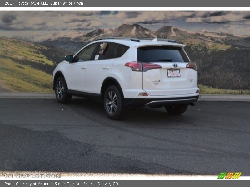 Super White / Ash 2017 Toyota RAV4 XLE