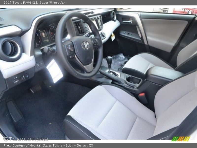 Super White / Ash 2017 Toyota RAV4 XLE