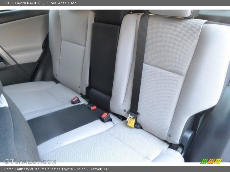 Super White / Ash 2017 Toyota RAV4 XLE