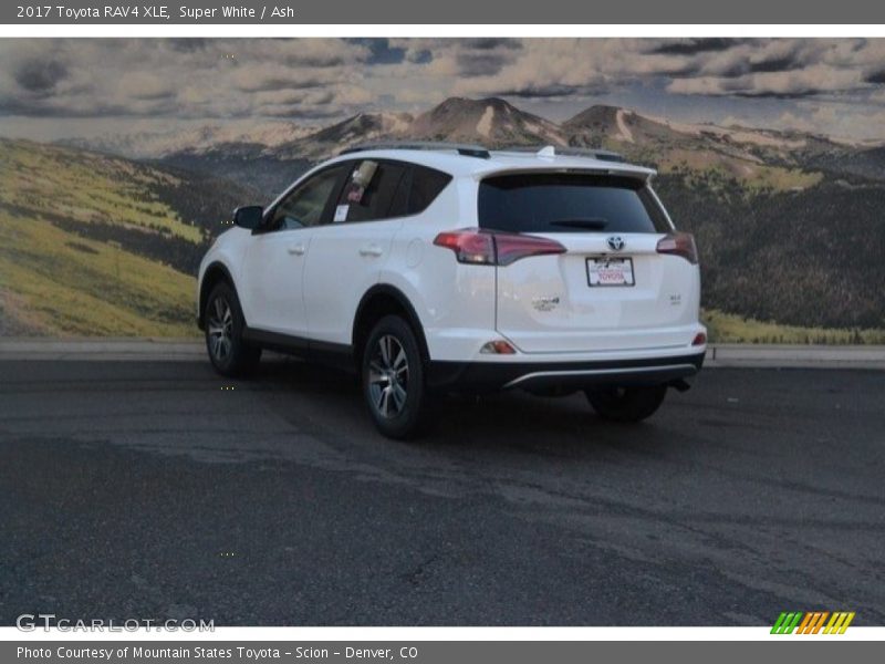 Super White / Ash 2017 Toyota RAV4 XLE
