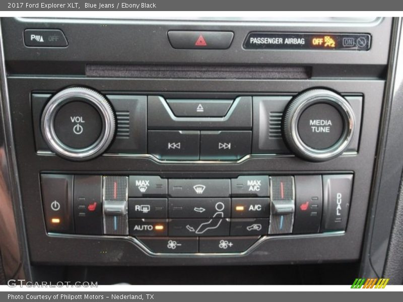 Blue Jeans / Ebony Black 2017 Ford Explorer XLT