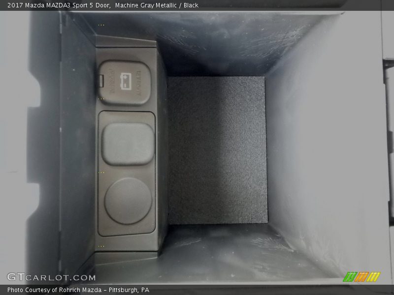 Machine Gray Metallic / Black 2017 Mazda MAZDA3 Sport 5 Door