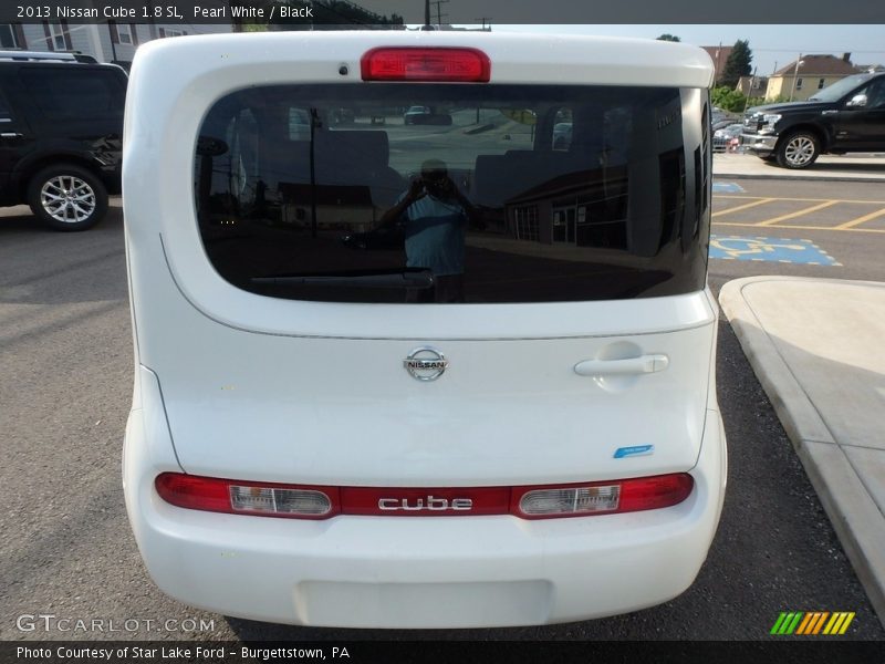 Pearl White / Black 2013 Nissan Cube 1.8 SL