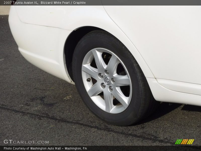 Blizzard White Pearl / Graphite 2007 Toyota Avalon XL