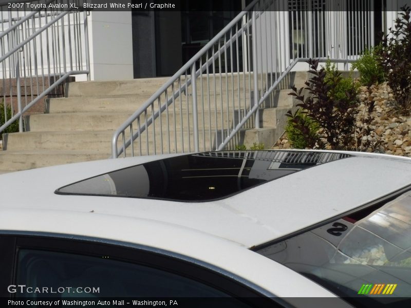 Blizzard White Pearl / Graphite 2007 Toyota Avalon XL