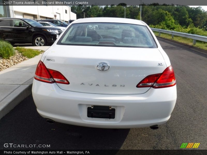Blizzard White Pearl / Graphite 2007 Toyota Avalon XL