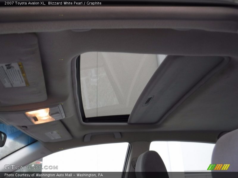 Blizzard White Pearl / Graphite 2007 Toyota Avalon XL