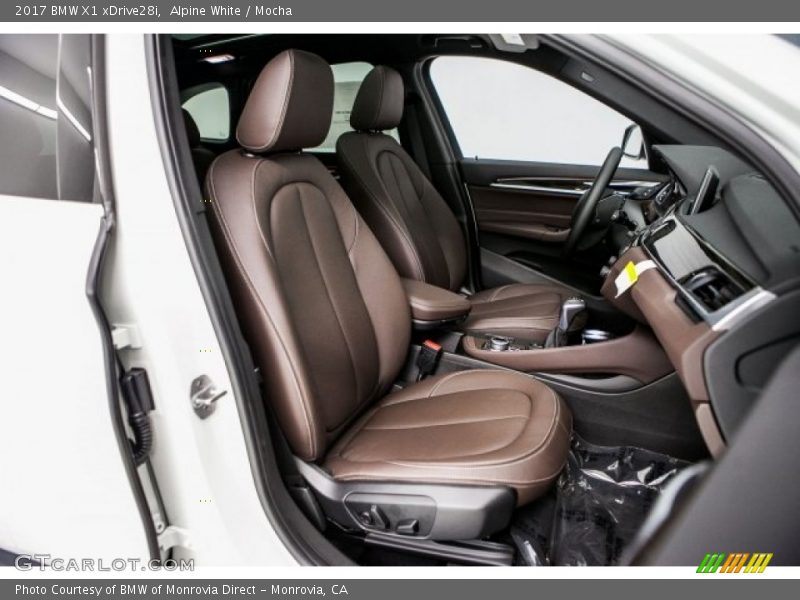 Alpine White / Mocha 2017 BMW X1 xDrive28i