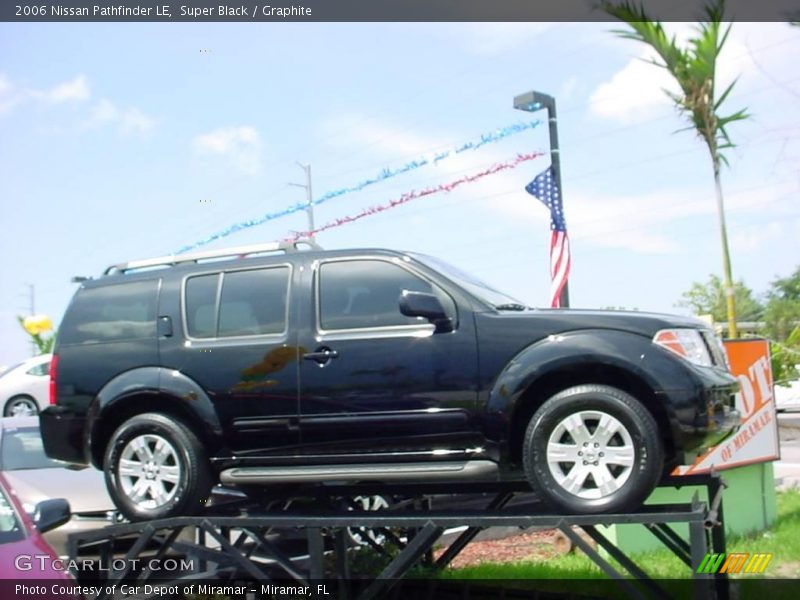 Super Black / Graphite 2006 Nissan Pathfinder LE