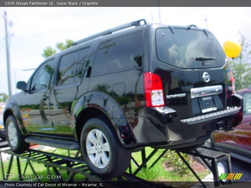 Super Black / Graphite 2006 Nissan Pathfinder LE
