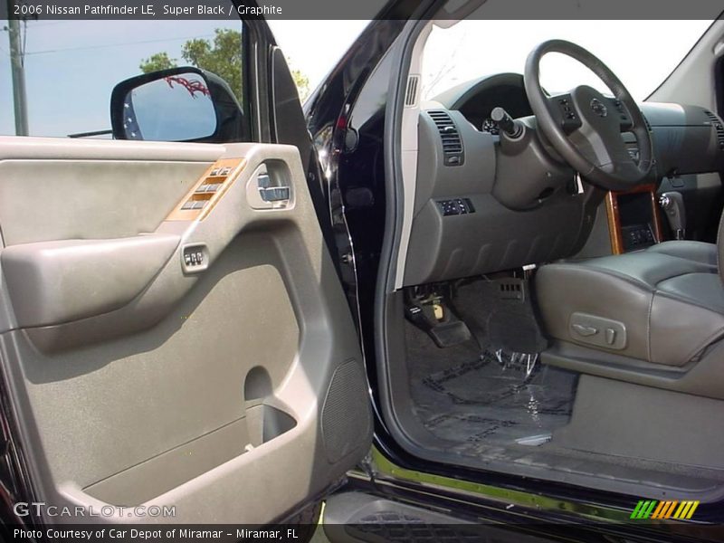 Super Black / Graphite 2006 Nissan Pathfinder LE