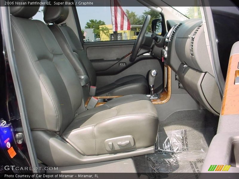 Super Black / Graphite 2006 Nissan Pathfinder LE