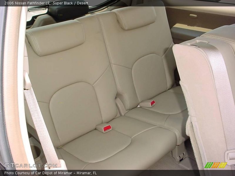 Super Black / Desert 2006 Nissan Pathfinder LE