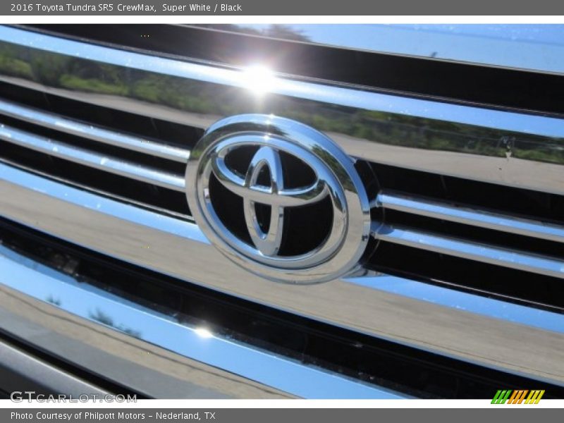 Super White / Black 2016 Toyota Tundra SR5 CrewMax
