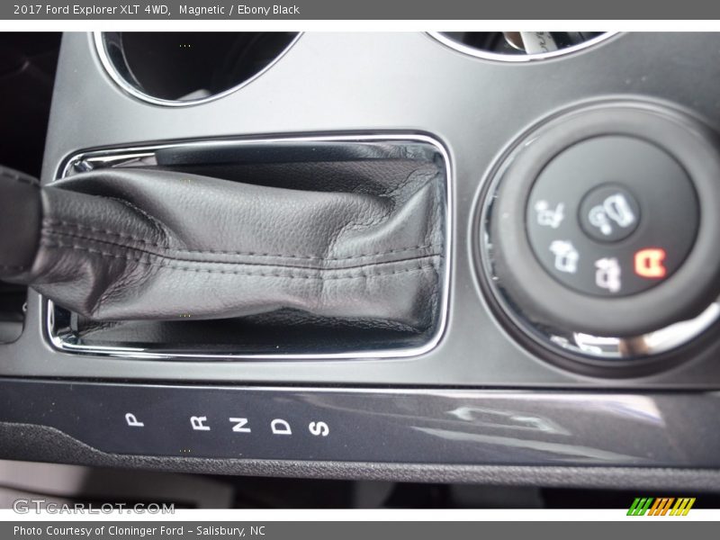 Magnetic / Ebony Black 2017 Ford Explorer XLT 4WD