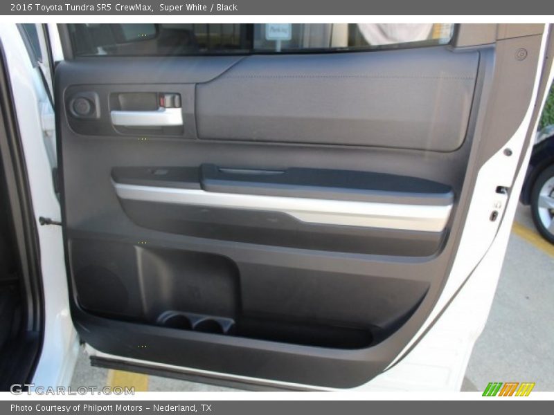 Super White / Black 2016 Toyota Tundra SR5 CrewMax