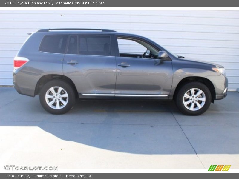 Magnetic Gray Metallic / Ash 2011 Toyota Highlander SE