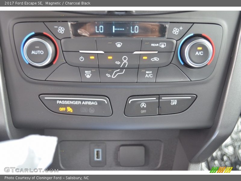 Magnetic / Charcoal Black 2017 Ford Escape SE