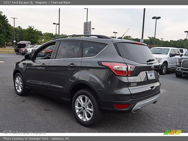 Magnetic / Charcoal Black 2017 Ford Escape SE