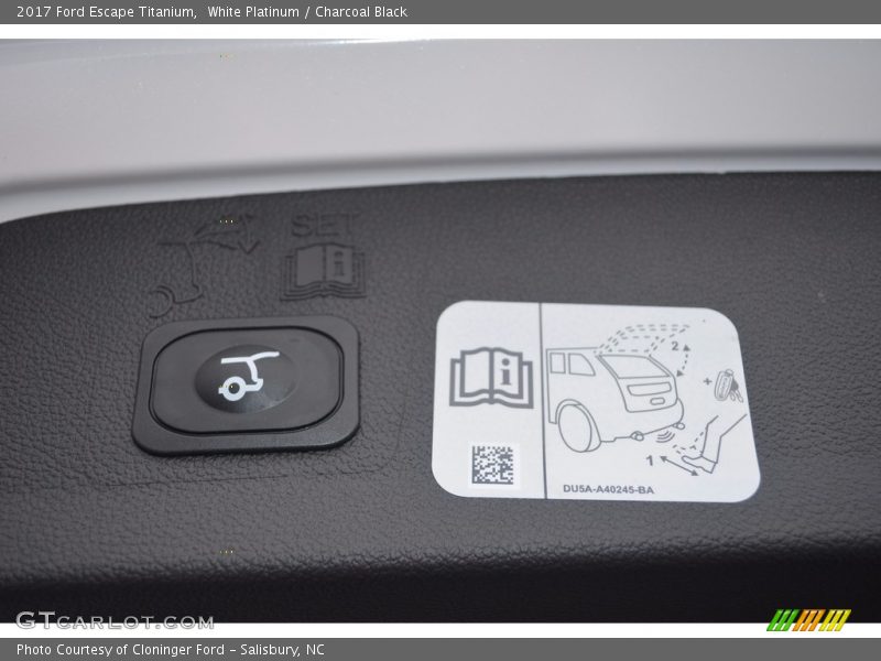 White Platinum / Charcoal Black 2017 Ford Escape Titanium