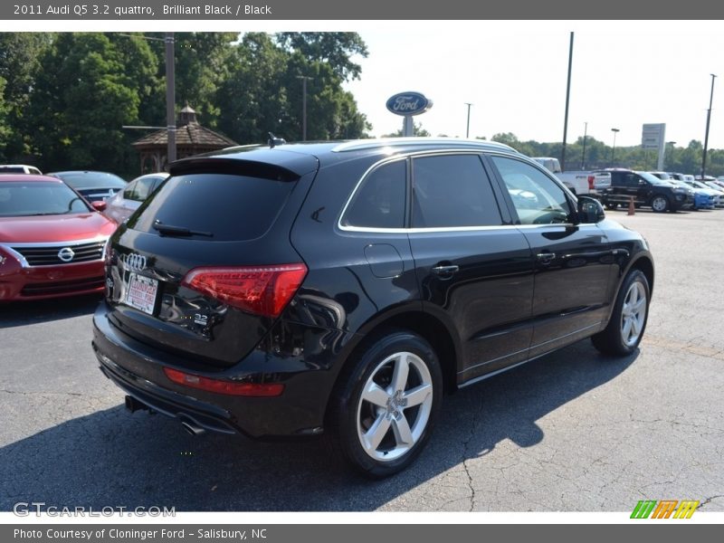 Brilliant Black / Black 2011 Audi Q5 3.2 quattro