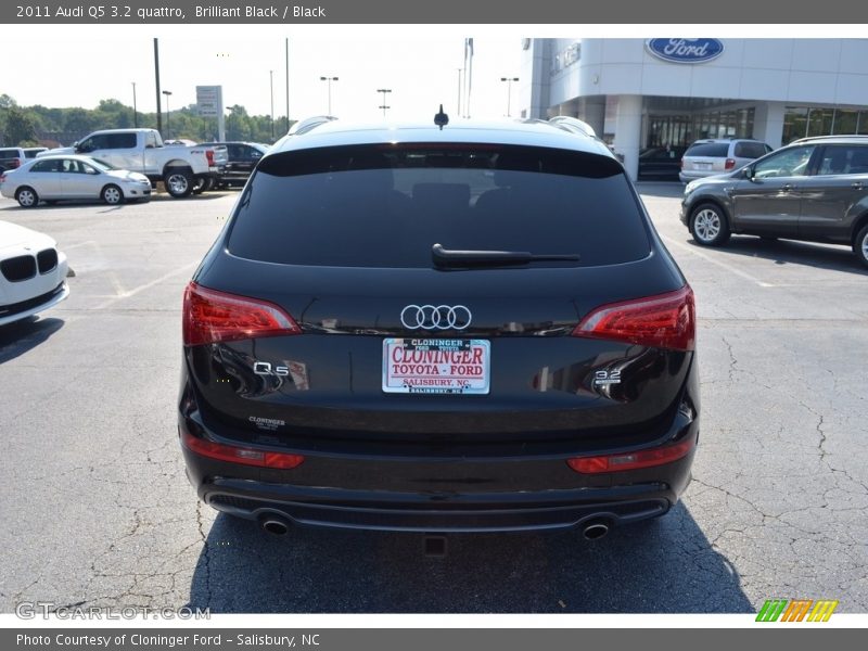 Brilliant Black / Black 2011 Audi Q5 3.2 quattro