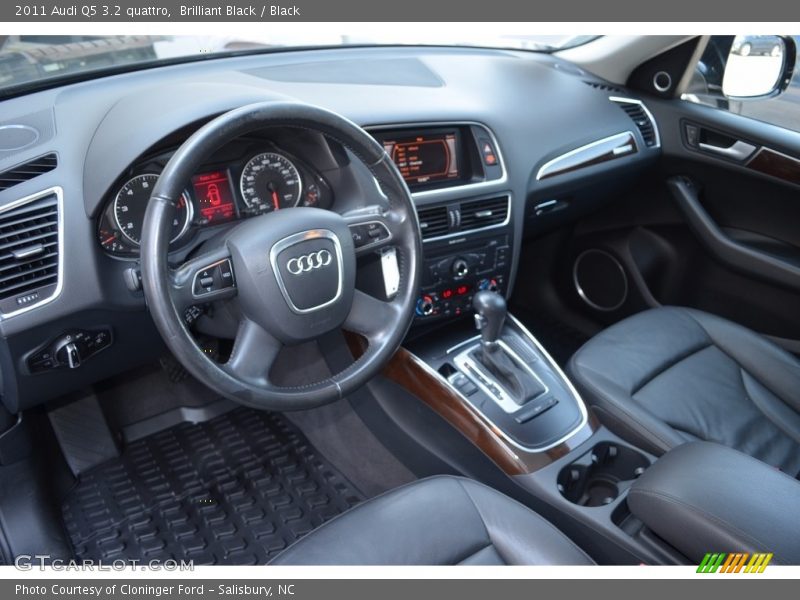 Brilliant Black / Black 2011 Audi Q5 3.2 quattro