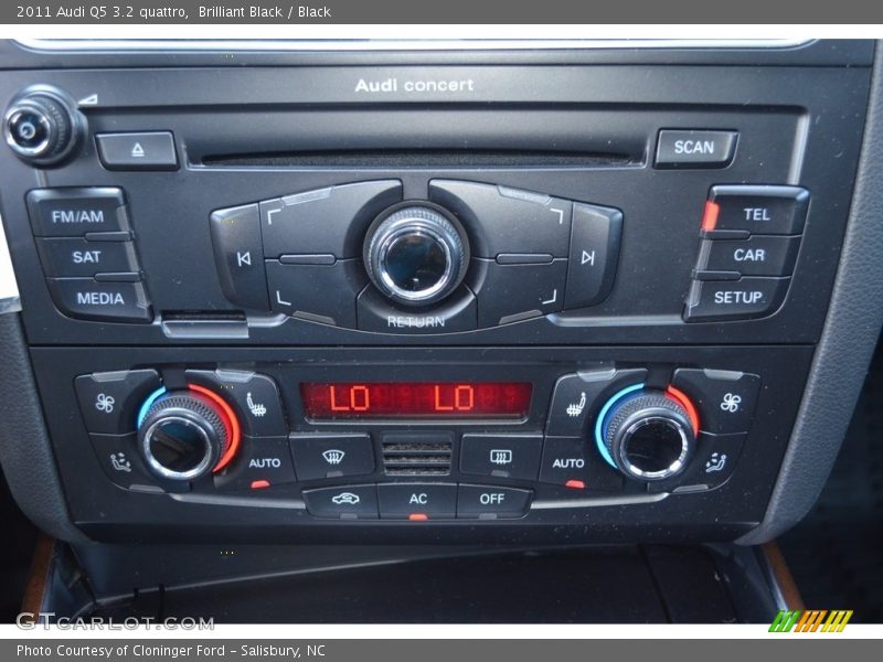 Brilliant Black / Black 2011 Audi Q5 3.2 quattro