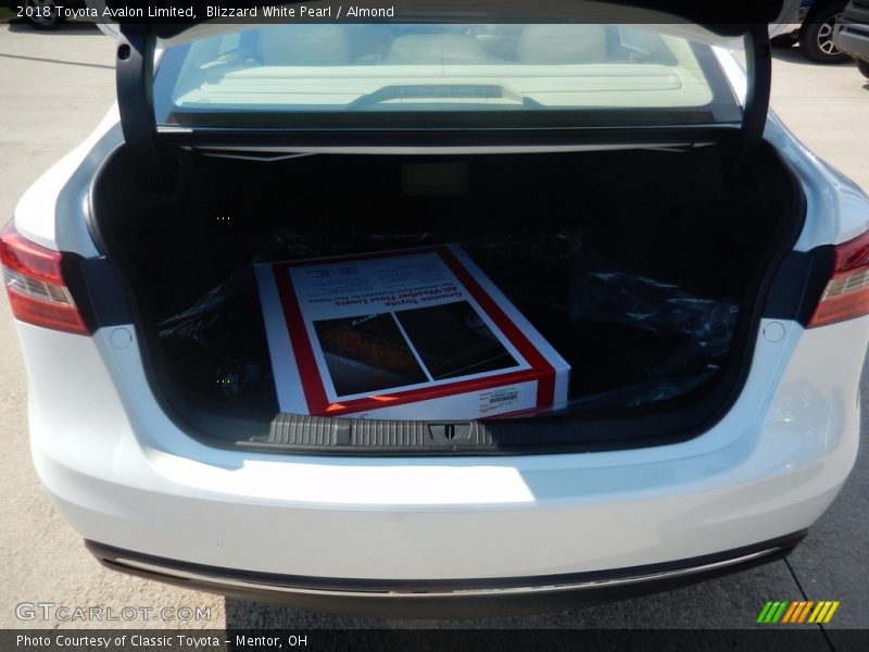 Blizzard White Pearl / Almond 2018 Toyota Avalon Limited