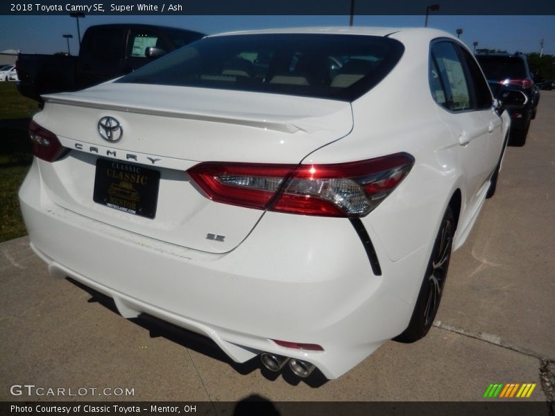 Super White / Ash 2018 Toyota Camry SE