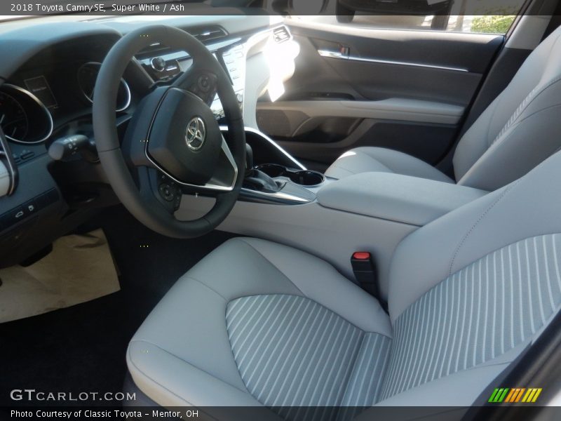 Super White / Ash 2018 Toyota Camry SE