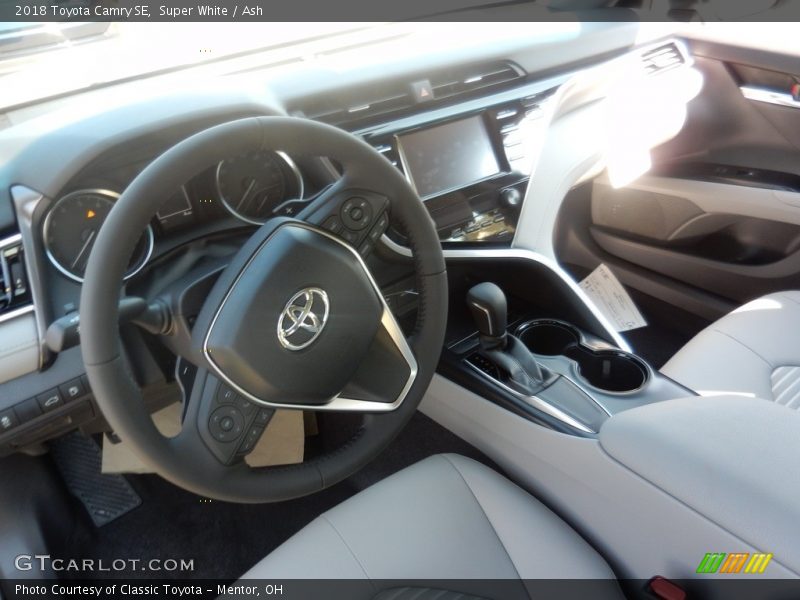 Super White / Ash 2018 Toyota Camry SE