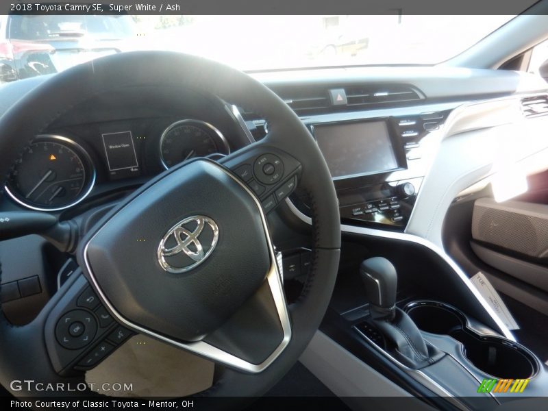 Super White / Ash 2018 Toyota Camry SE