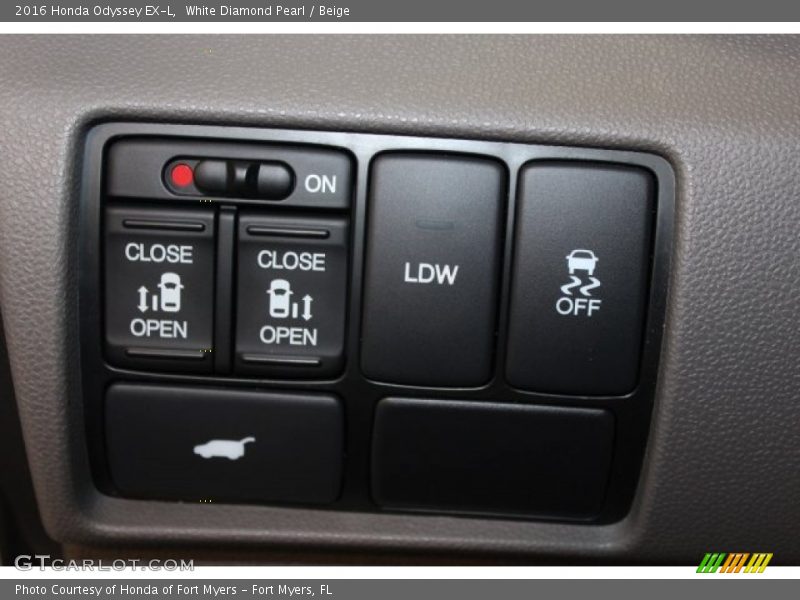 White Diamond Pearl / Beige 2016 Honda Odyssey EX-L