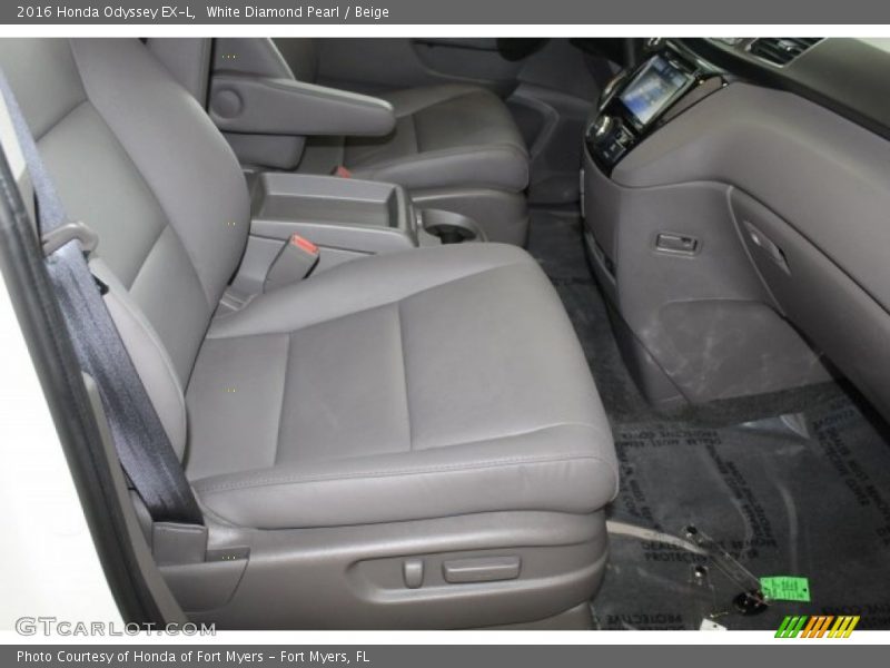 White Diamond Pearl / Beige 2016 Honda Odyssey EX-L