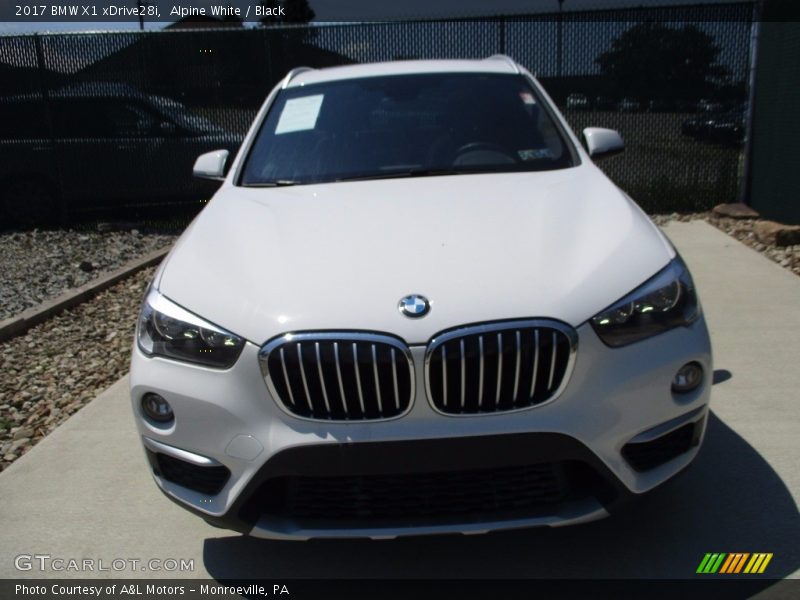 Alpine White / Black 2017 BMW X1 xDrive28i
