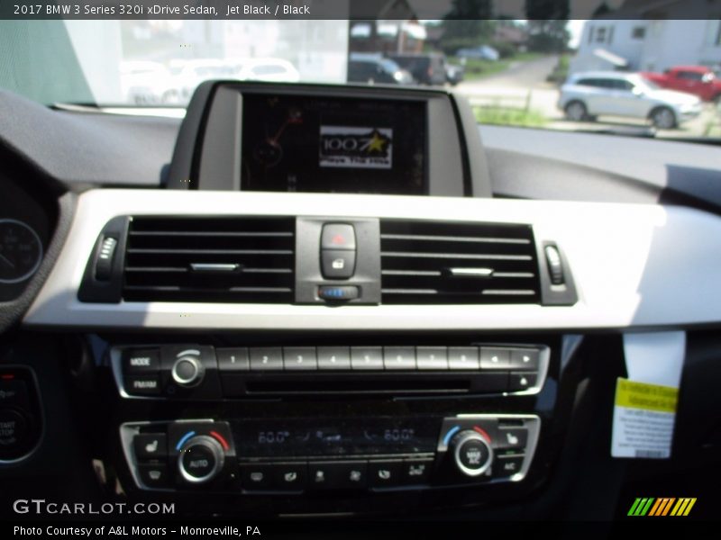 Jet Black / Black 2017 BMW 3 Series 320i xDrive Sedan