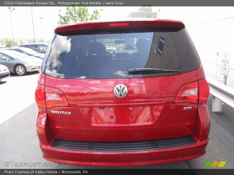 Pomegranate Red Metallic / Aero Grey 2009 Volkswagen Routan SEL