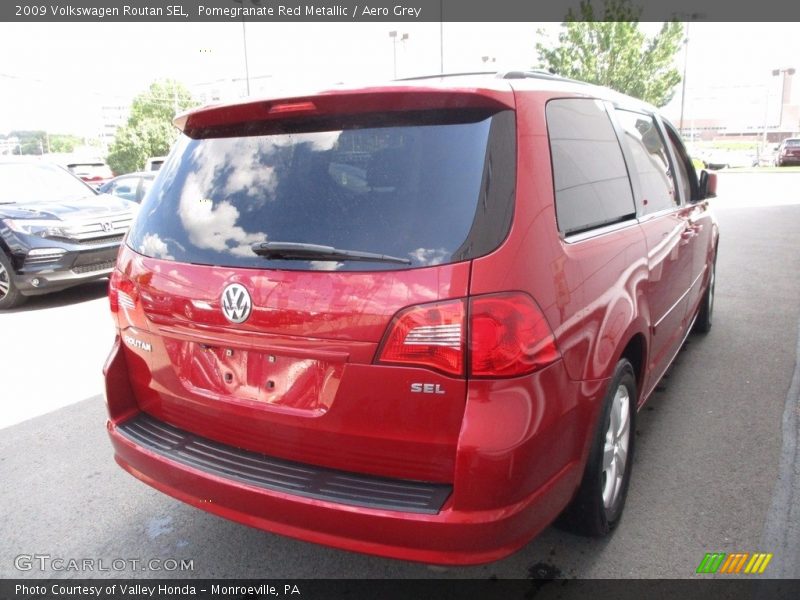 Pomegranate Red Metallic / Aero Grey 2009 Volkswagen Routan SEL