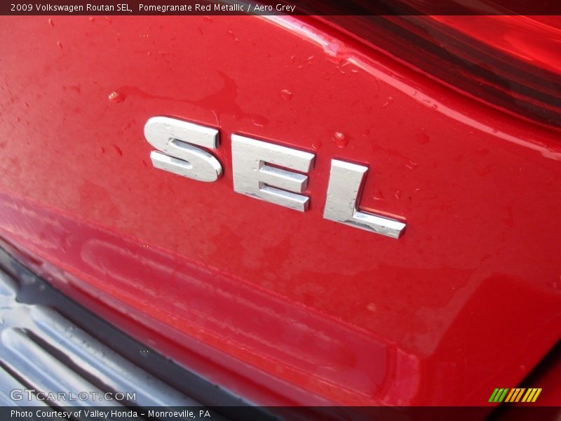 Pomegranate Red Metallic / Aero Grey 2009 Volkswagen Routan SEL