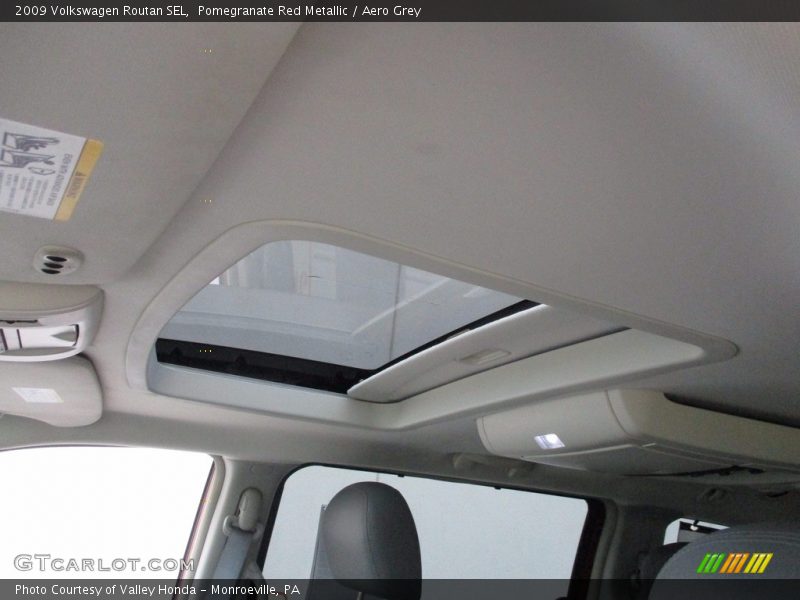 Pomegranate Red Metallic / Aero Grey 2009 Volkswagen Routan SEL