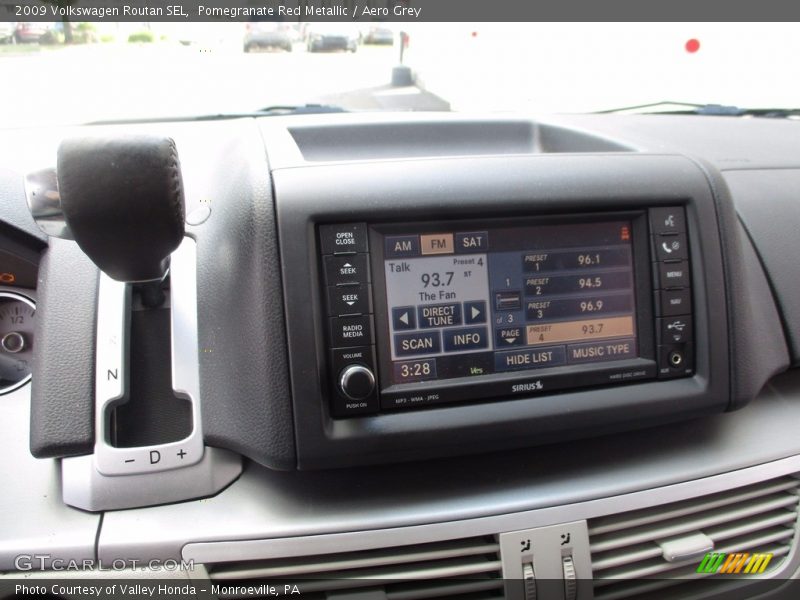 Pomegranate Red Metallic / Aero Grey 2009 Volkswagen Routan SEL