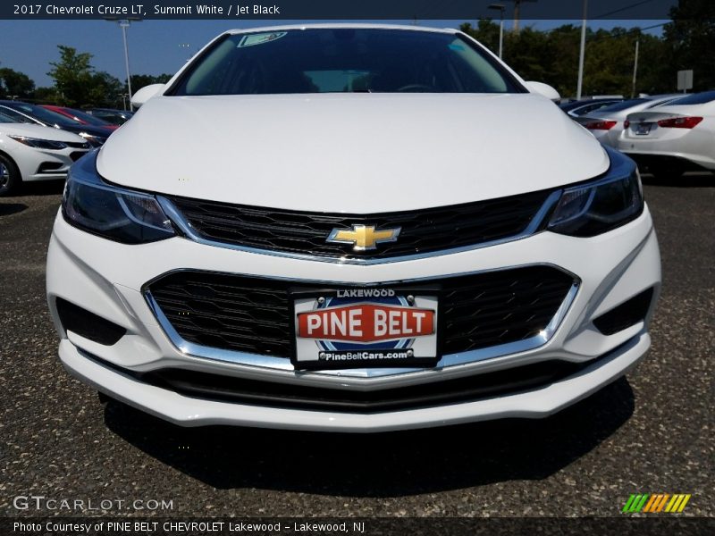 Summit White / Jet Black 2017 Chevrolet Cruze LT