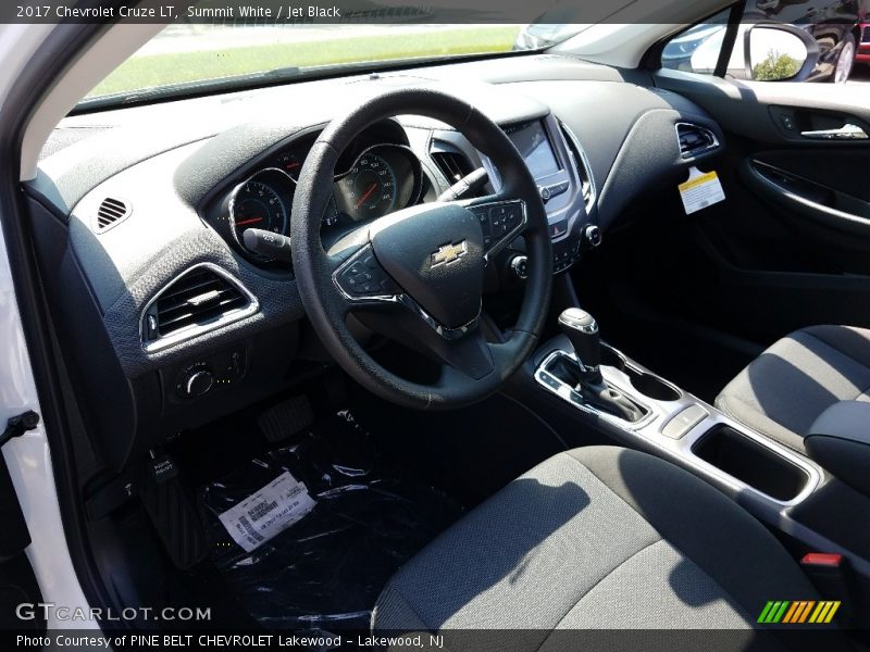 Summit White / Jet Black 2017 Chevrolet Cruze LT