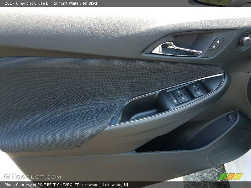 Summit White / Jet Black 2017 Chevrolet Cruze LT