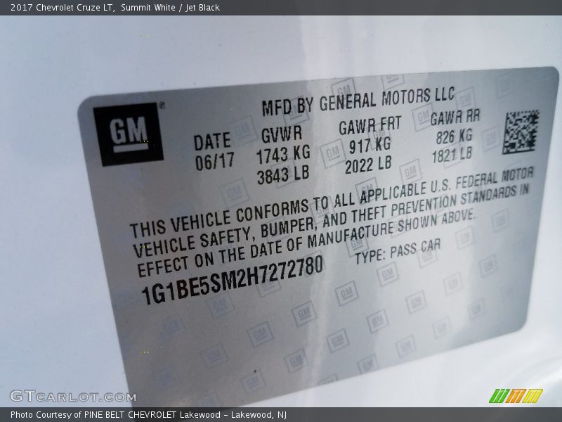 Summit White / Jet Black 2017 Chevrolet Cruze LT
